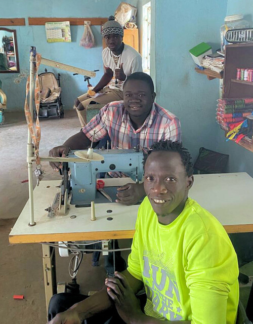 Zentrum Mbour - Schneider bei der Arbeit