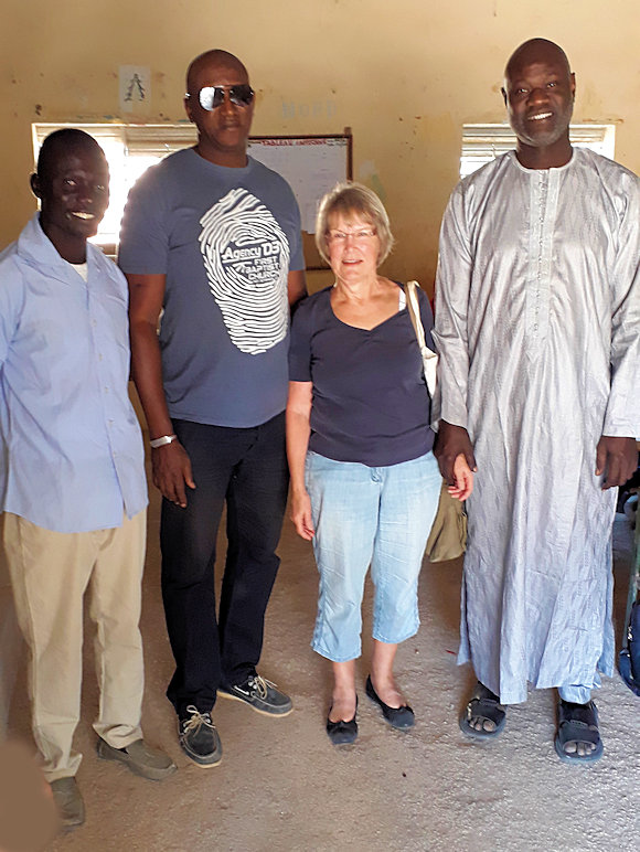 Mbaye Ly mit Lehrer aus Peycouck